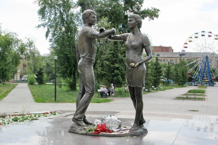Памятник Молодой Семье