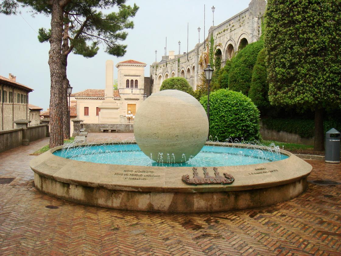 Fontana Al Giardino Dei Liburni