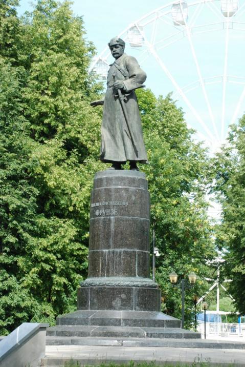 Памятник Фрунзе