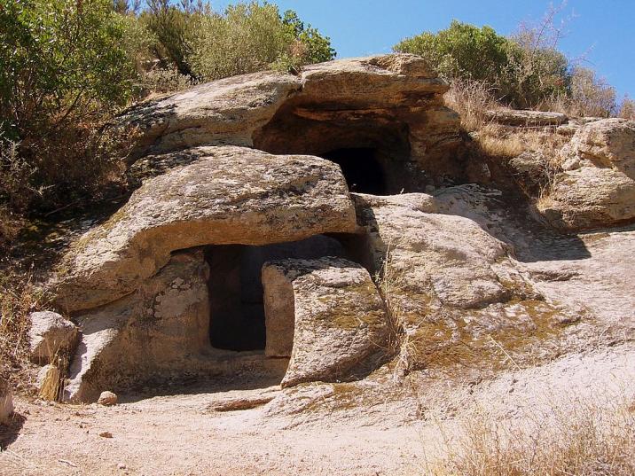 Домус де Янус (Domus de Janas)