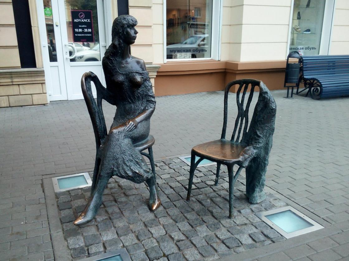 Памятник незнакомке