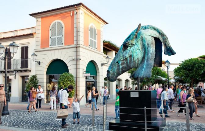 La Reggia Designer Outlet