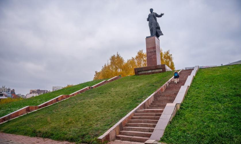 Памятник Муллануру Вахитову