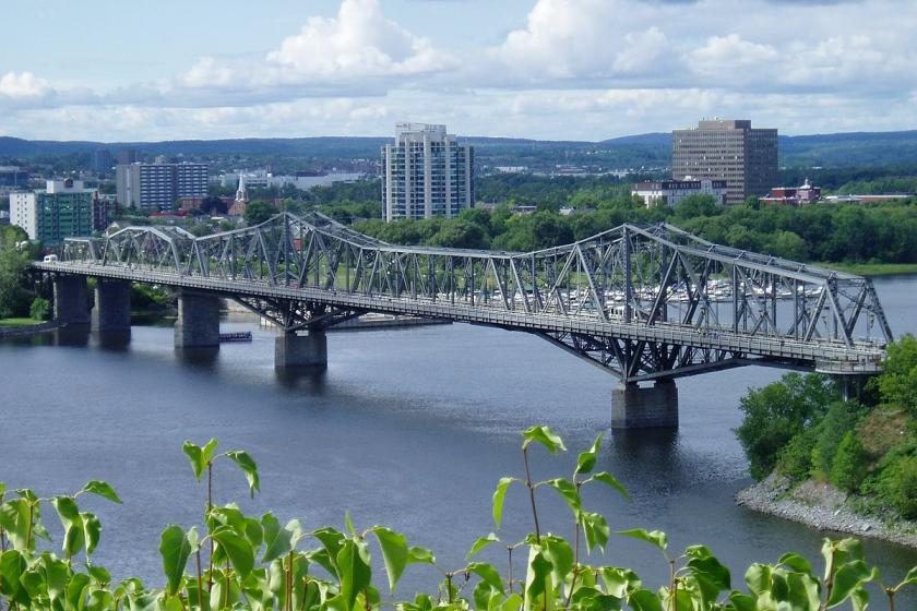 Alexandra Bridge (река Оттава)